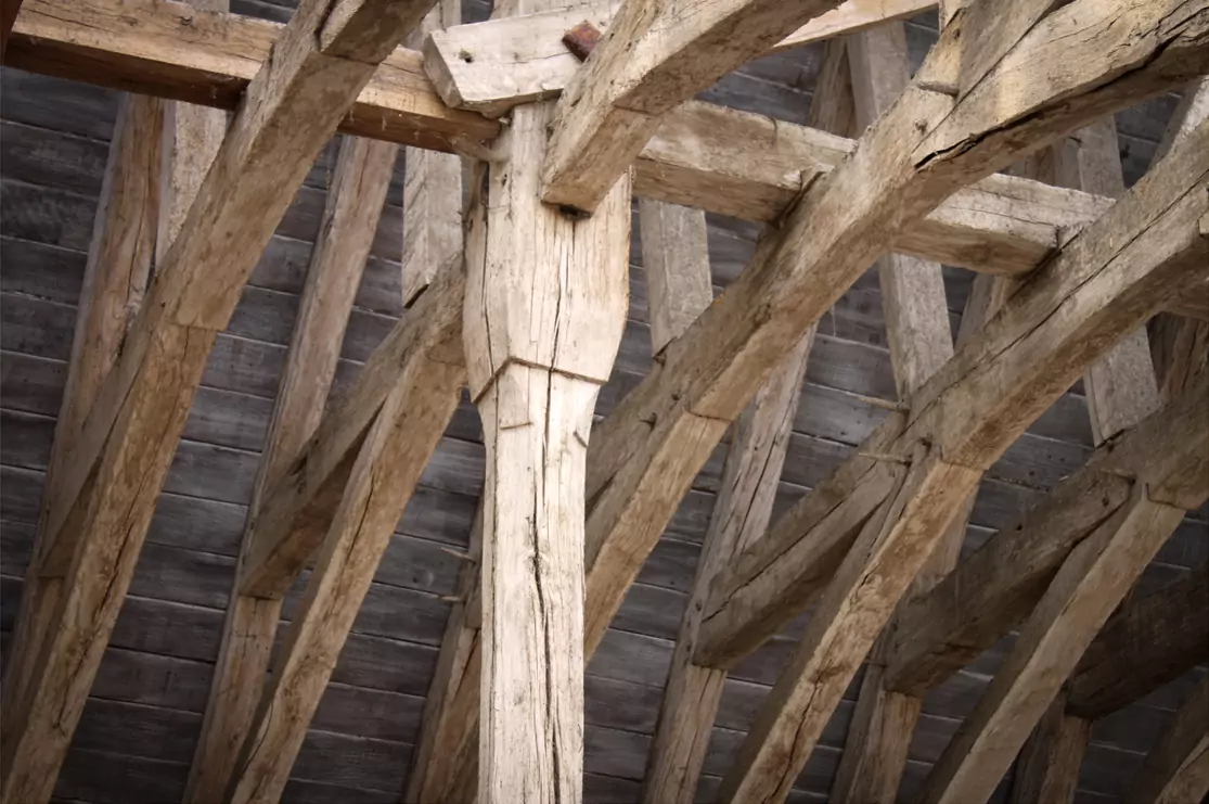 Assemblage de pièces d’une charpente en bois